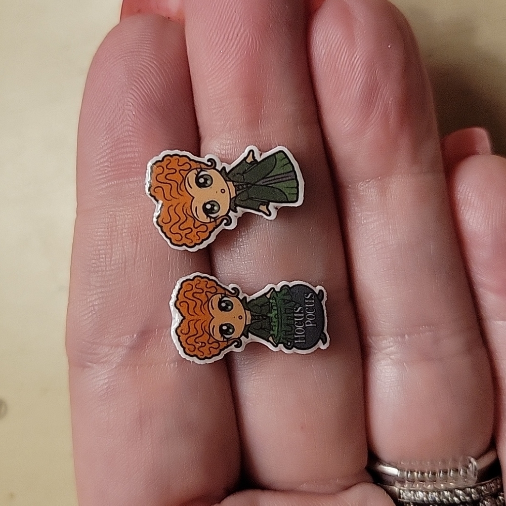 Winifred Sanderson Stud Earrings, mismatched - Picture 8 of 8